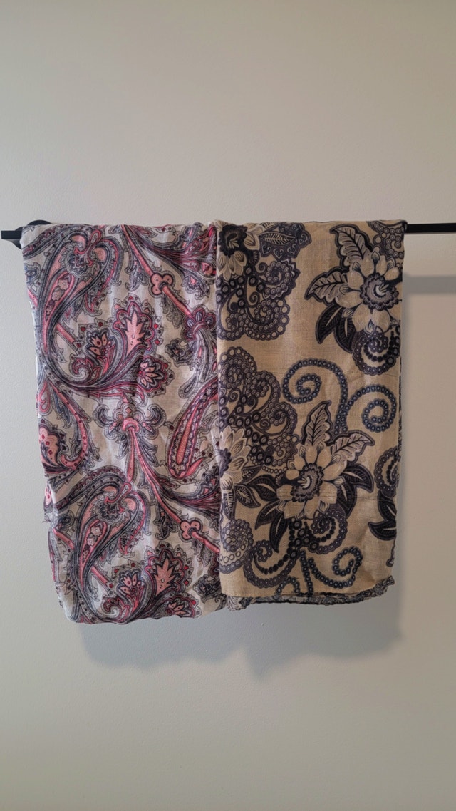 Womens misc scarfs 5$ each