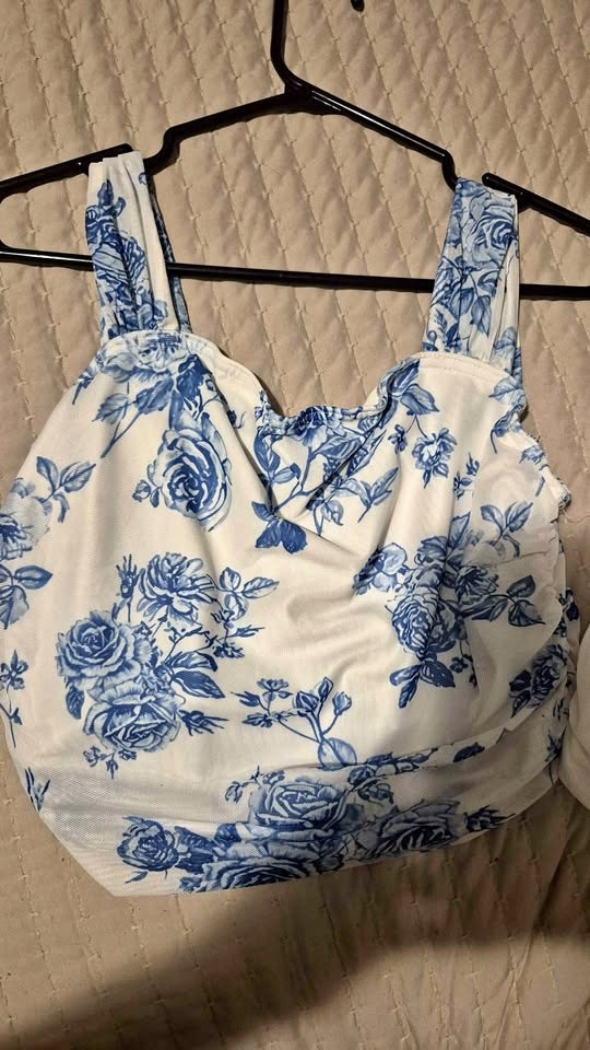Blue White Floral Mesh Crop Tops lrg