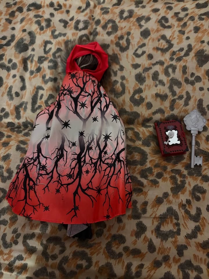 Ever After High Cerise Hood Legacy Day Doll 2014 - photo 2