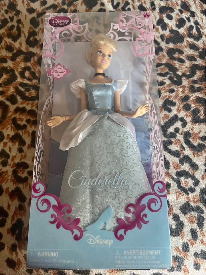 2010 Disney Store Cinderella Doll