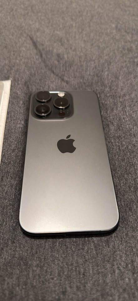 iPhone 15 Pro 128GB Unlocked - photo 3