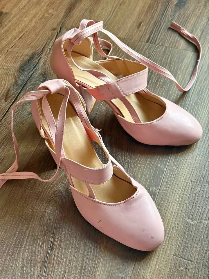 Women's pink heels thumbnail