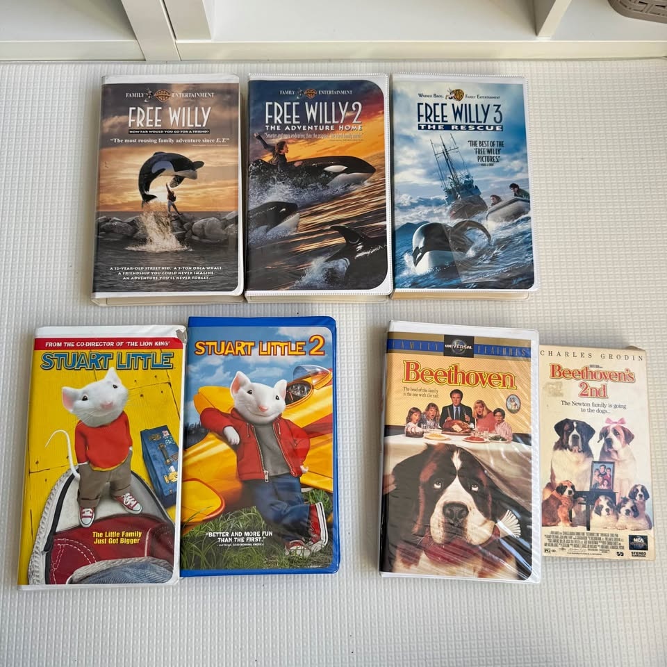 Kids Movie VHS Tape Lot - Free Willy, Stuart Little, Beethoven