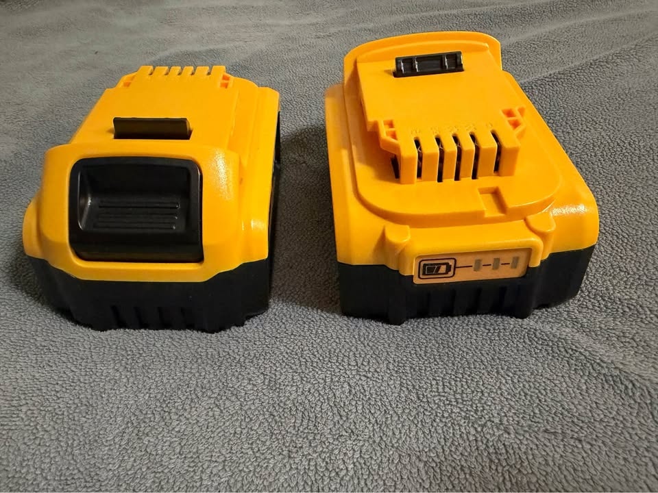 Dewalt 20V Max XR Replacement Battery Pair (2 Batteries) - photo 4