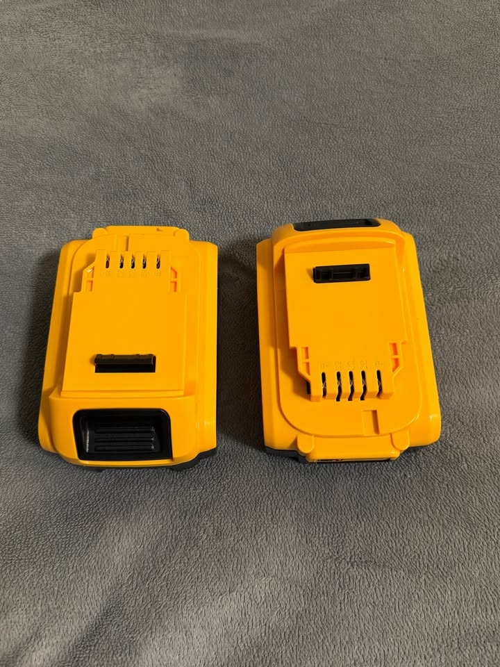 Dewalt 20V Max XR Replacement Battery Pair (2 Batteries) - photo 5