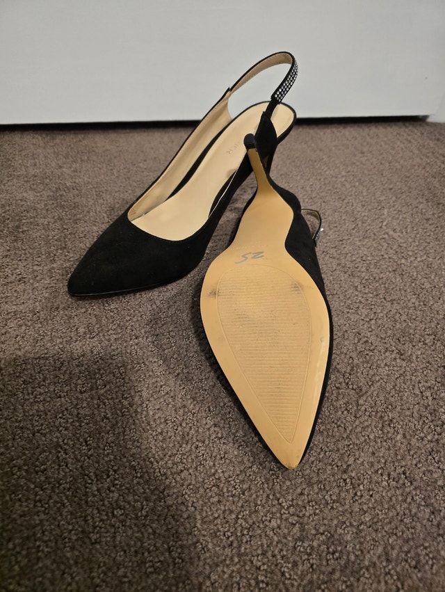 Elegant size 8.5 heels worn once - photo 3