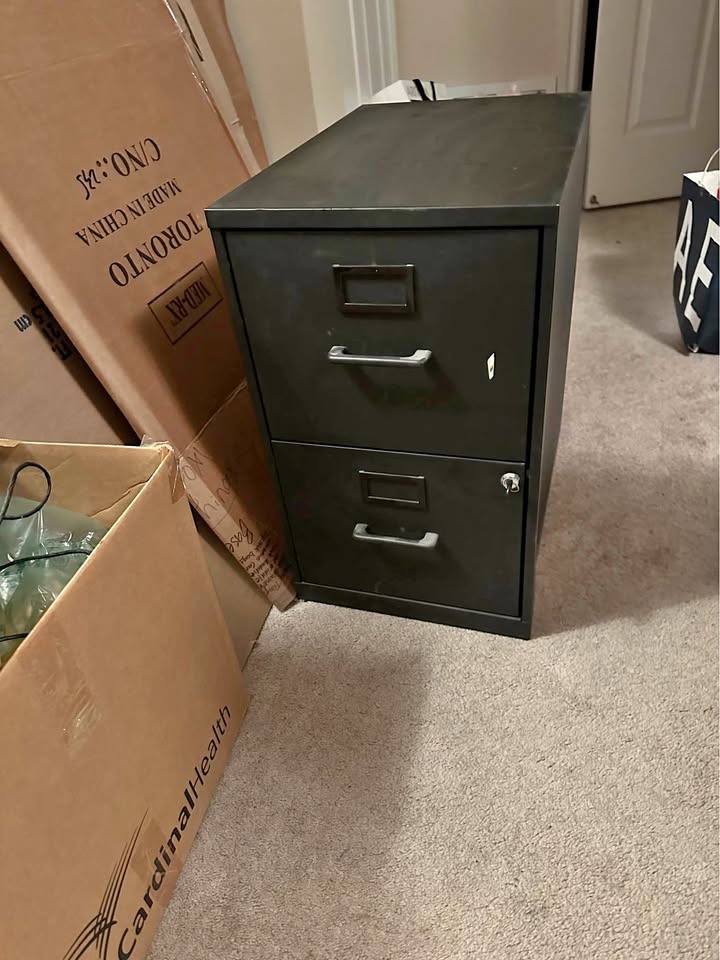 Black 2-drawer filing cabinet with key