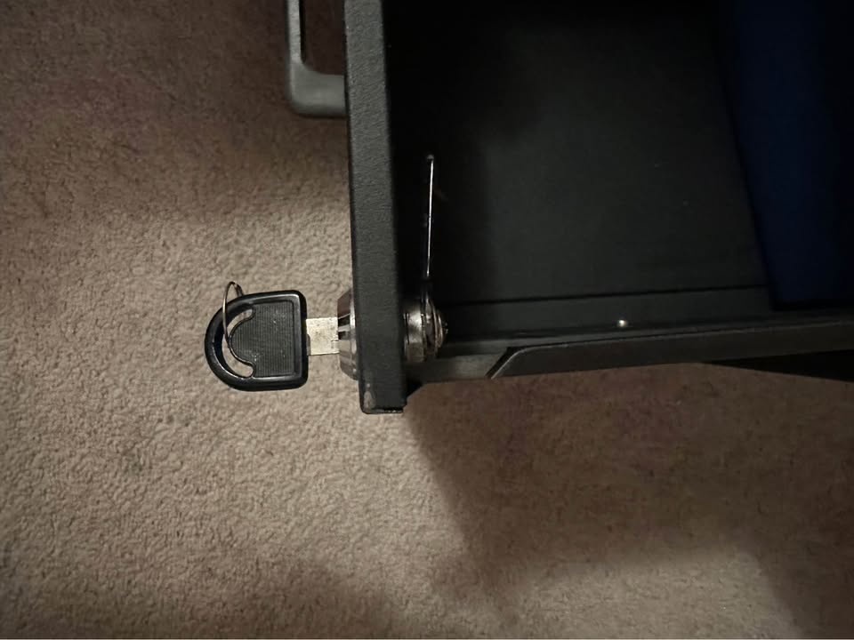 Black 2-drawer filing cabinet with key - photo 2