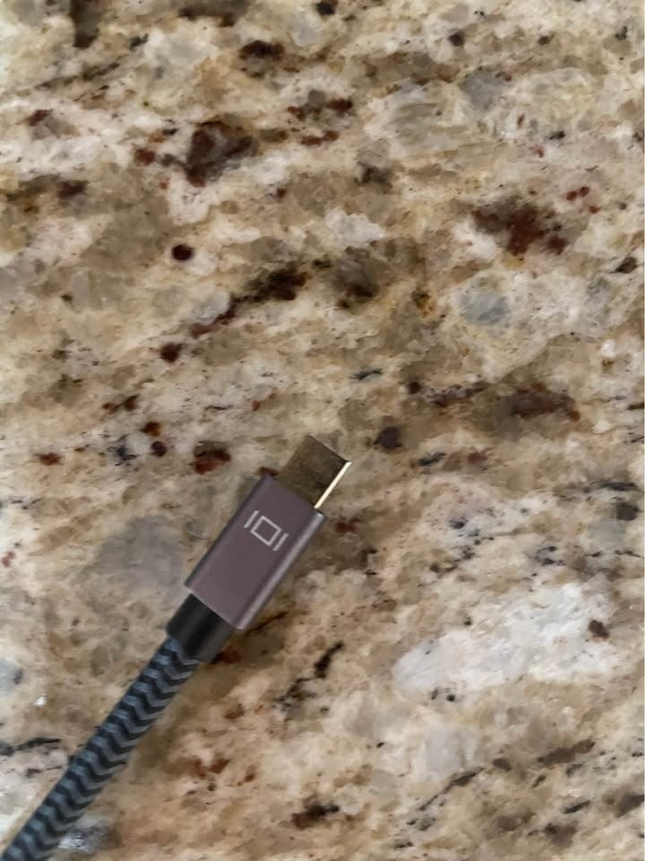 HDMI to Thunderbolt 2 Adapter - photo 3