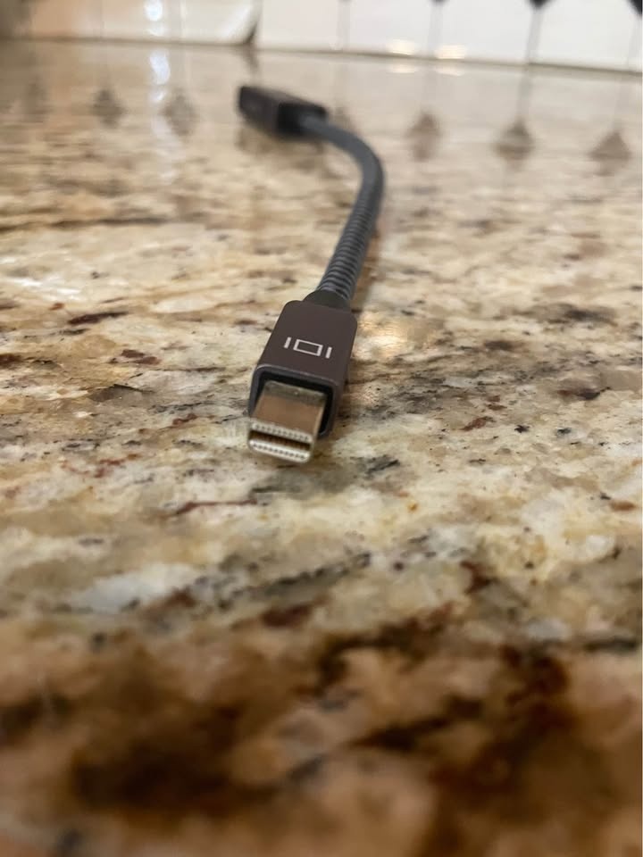 HDMI to Thunderbolt 2 Adapter - photo 4