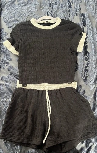 Woman’s Petite Black and Cream Set