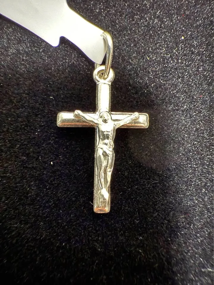 925 Sterling silver cross pendant with Jesus thumbnail