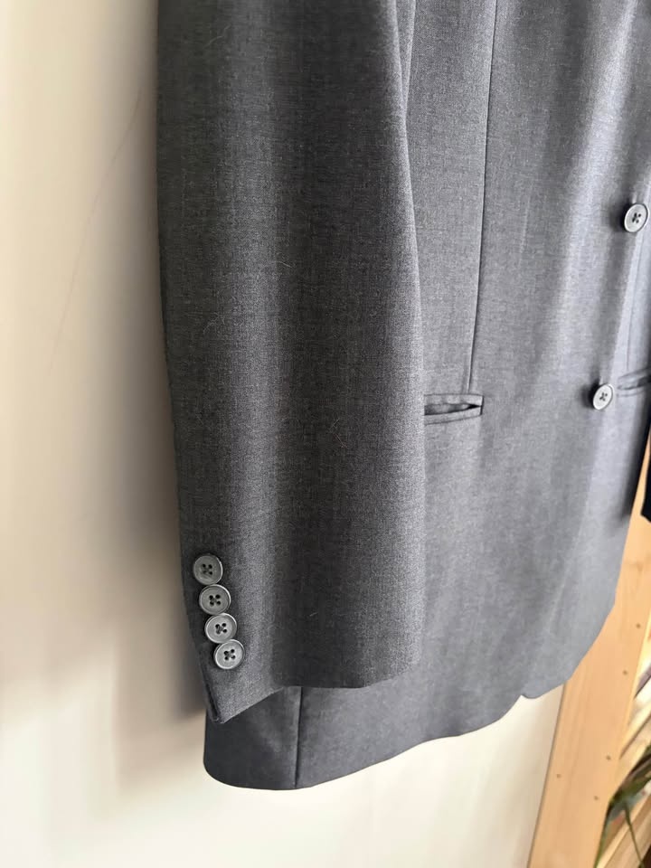 DKNY Men's Suit Jacket 40R plus trouser. - photo 3