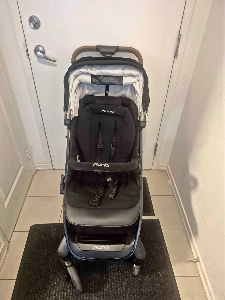 Nuna PIPA Car Seat + TAVO Stroller Travel System