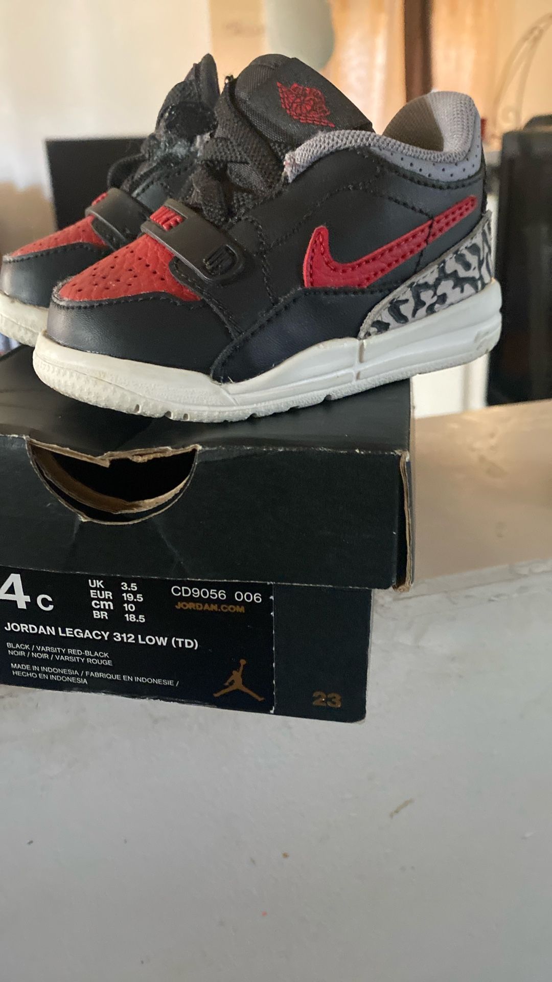 Toddler Jordan's Size 4c - photo 2