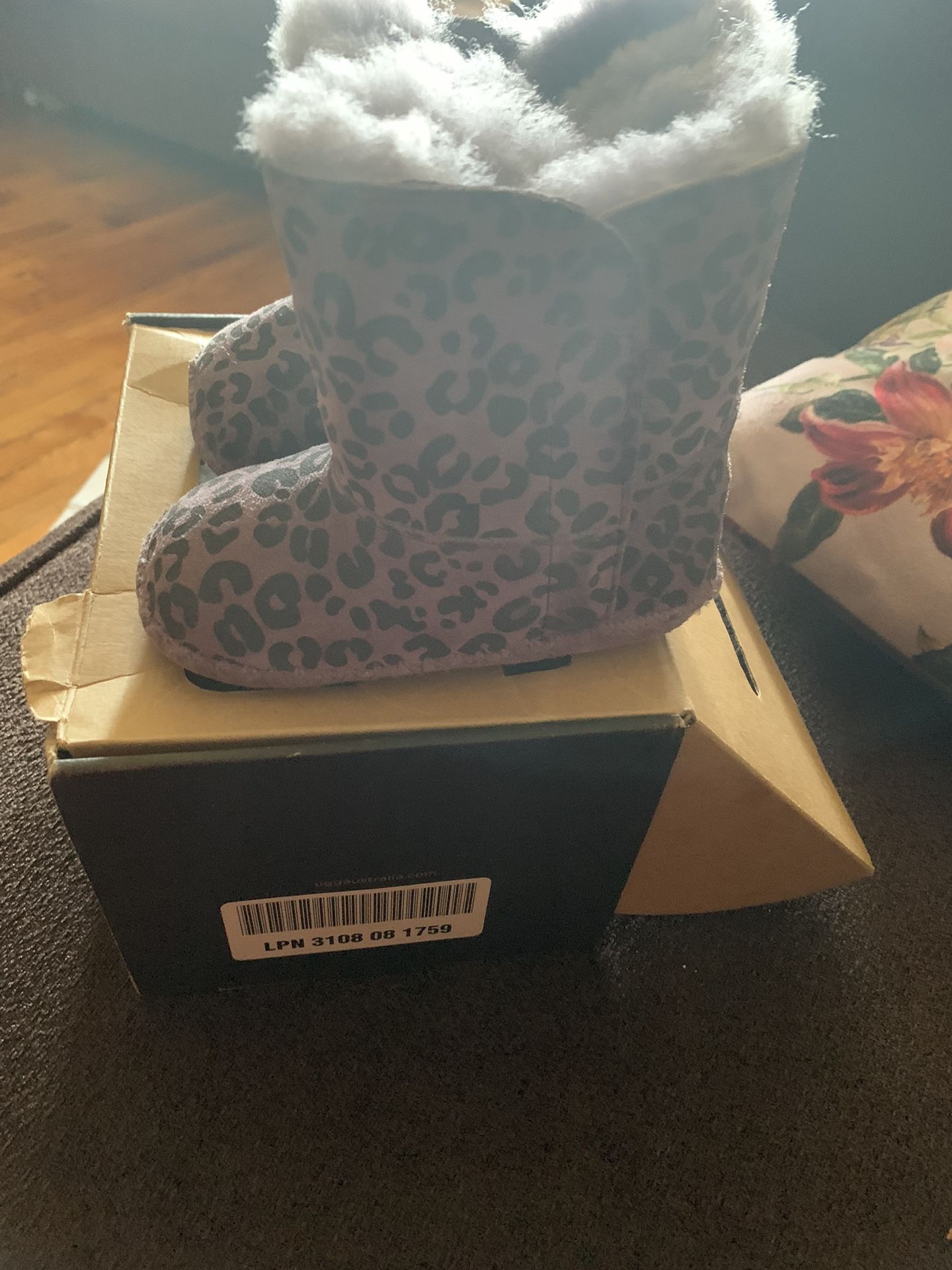 Infant Ugg For Babies Size 4/5 - photo 3