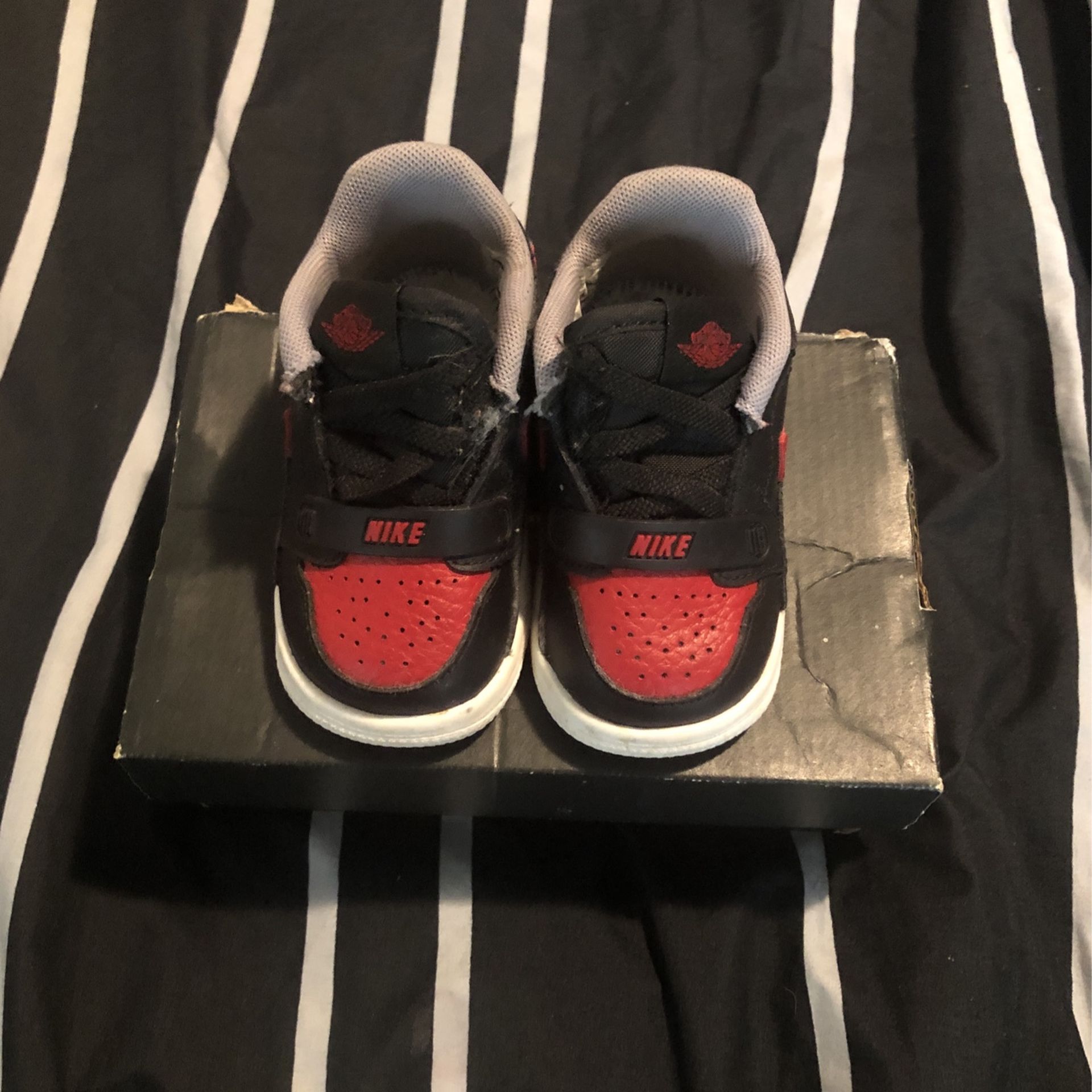Jordan Legacy 312 Low, Size 4c, Black - photo 2