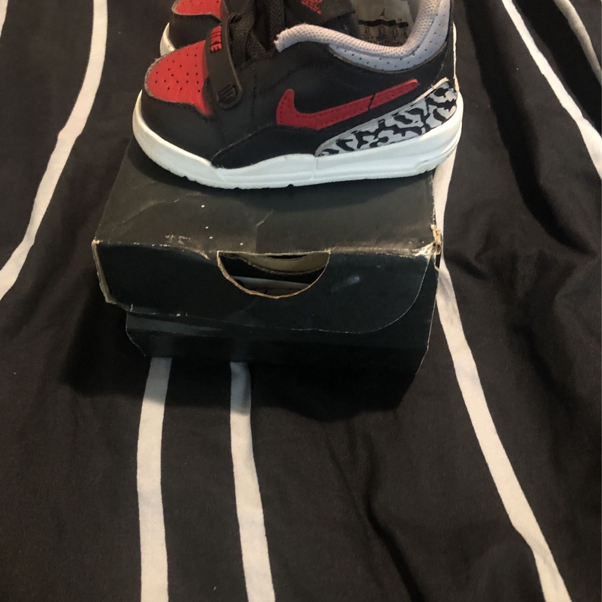 Jordan Legacy 312 Low, Size 4c, Black - photo 3