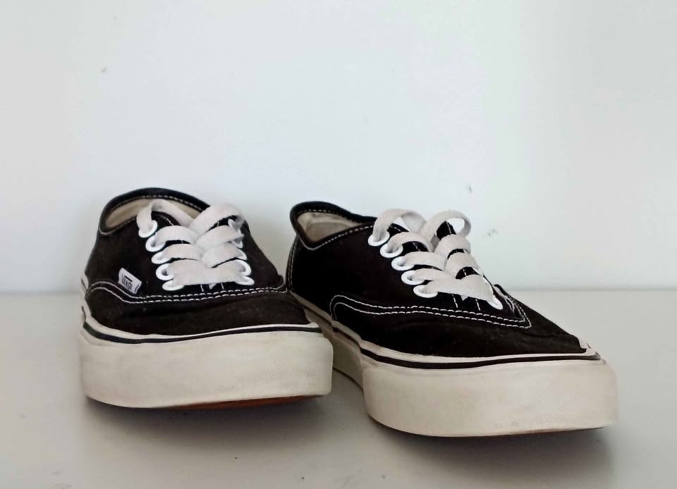 Vans Authentic Black/White - Men's 7 / Women's 8.5 - Classic Ska