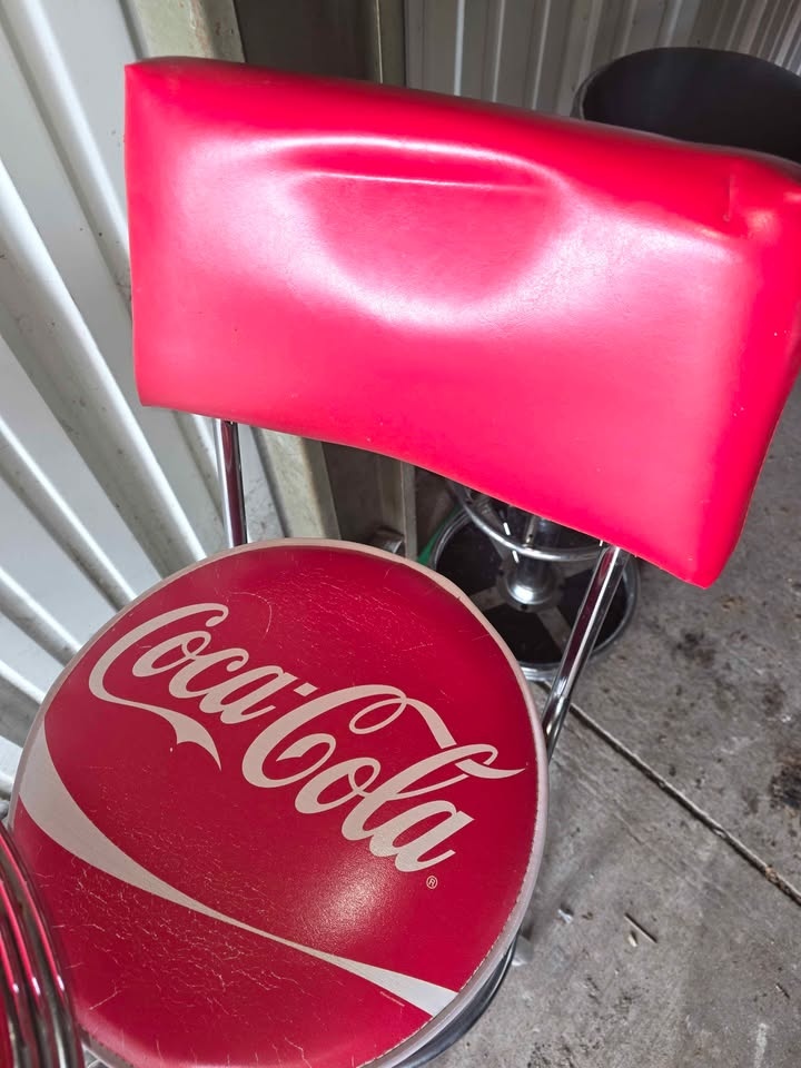 Coca Cola Table and 2 Stools - photo 2