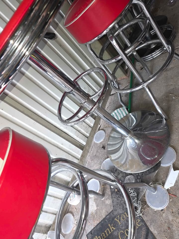 Coca Cola Table and 2 Stools - photo 3