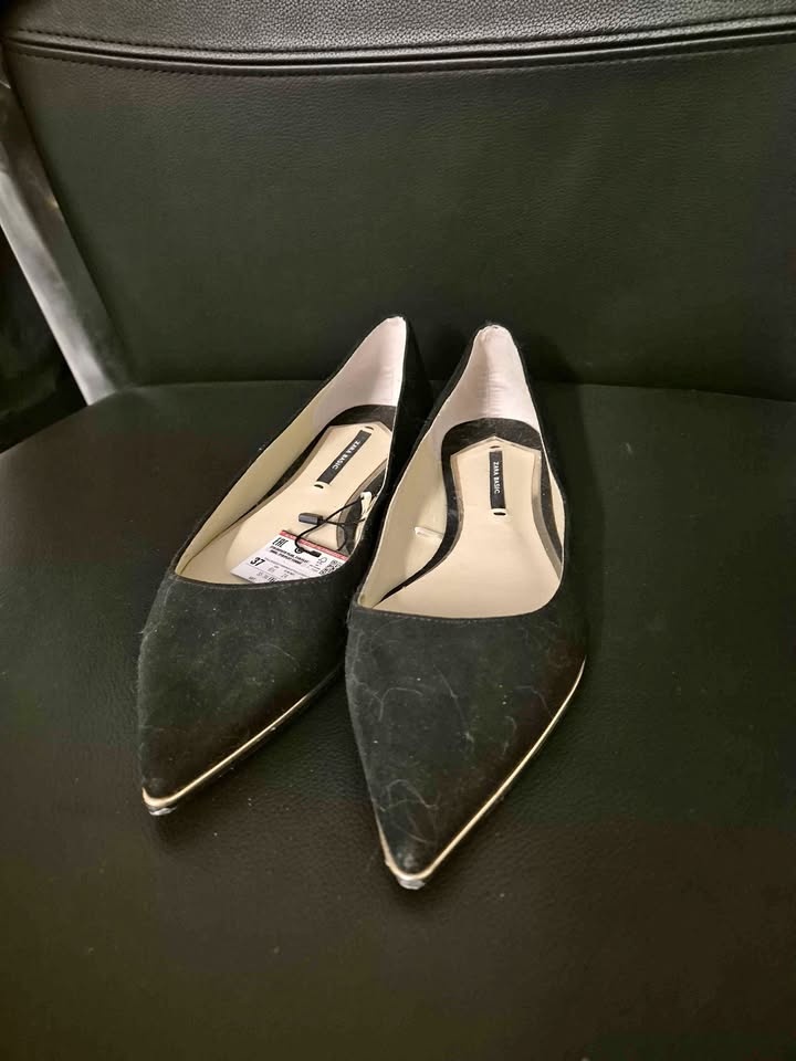 Zara Black Suede Flat Shoes - US 6.5