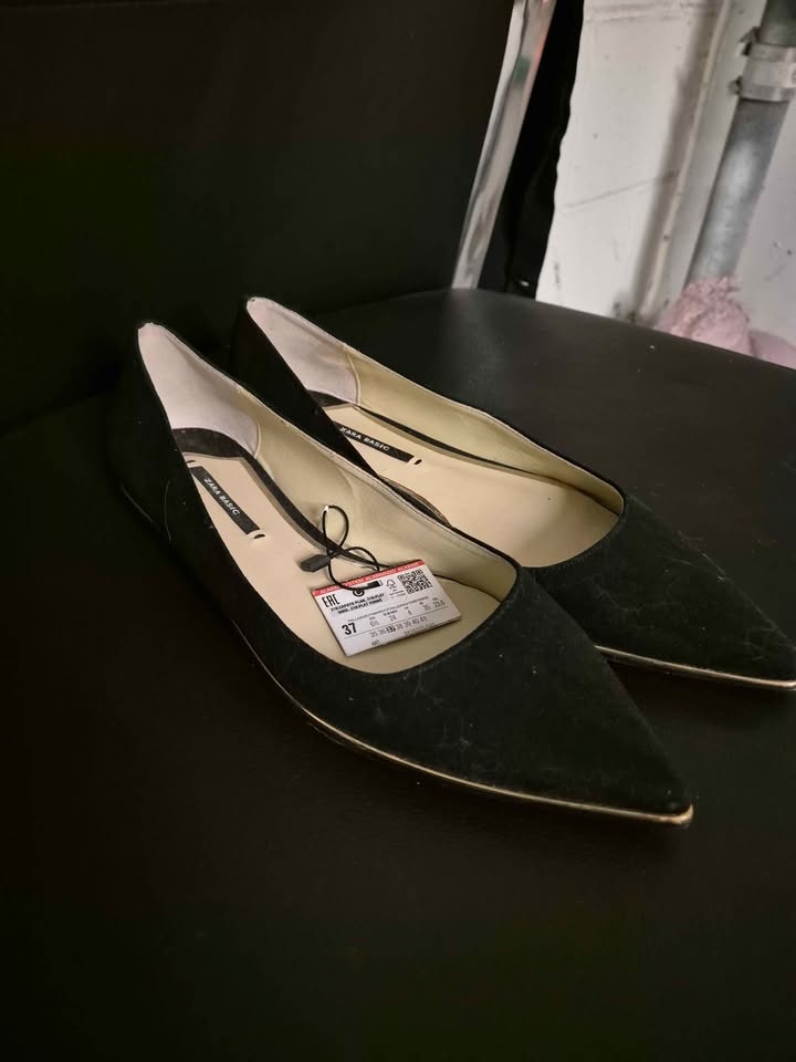 Zara Black Suede Flat Shoes - US 6.5 - photo 2