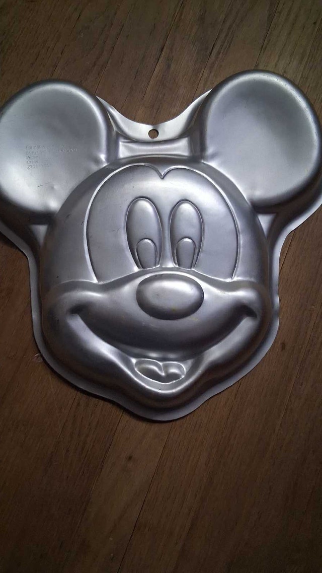 Vintage 2001 Wilton Disney MICKEY MOUSE Cake Pan - photo 2
