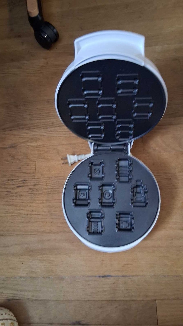 Construction Trucks Mini Waffle Maker - photo 2