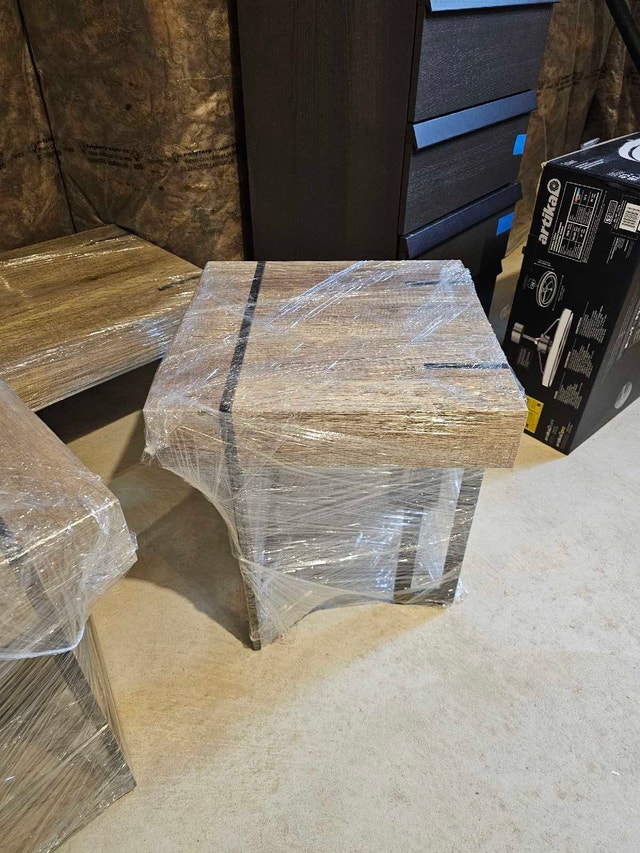 High Quality Coffee Table and 2 Side Tables (Negotiable) - photo 2