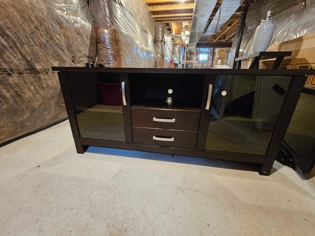 High quality wood TV stand (Negotiable)