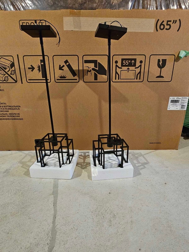 2 Brand New Kitchen Pendant Lights (Negotiable)