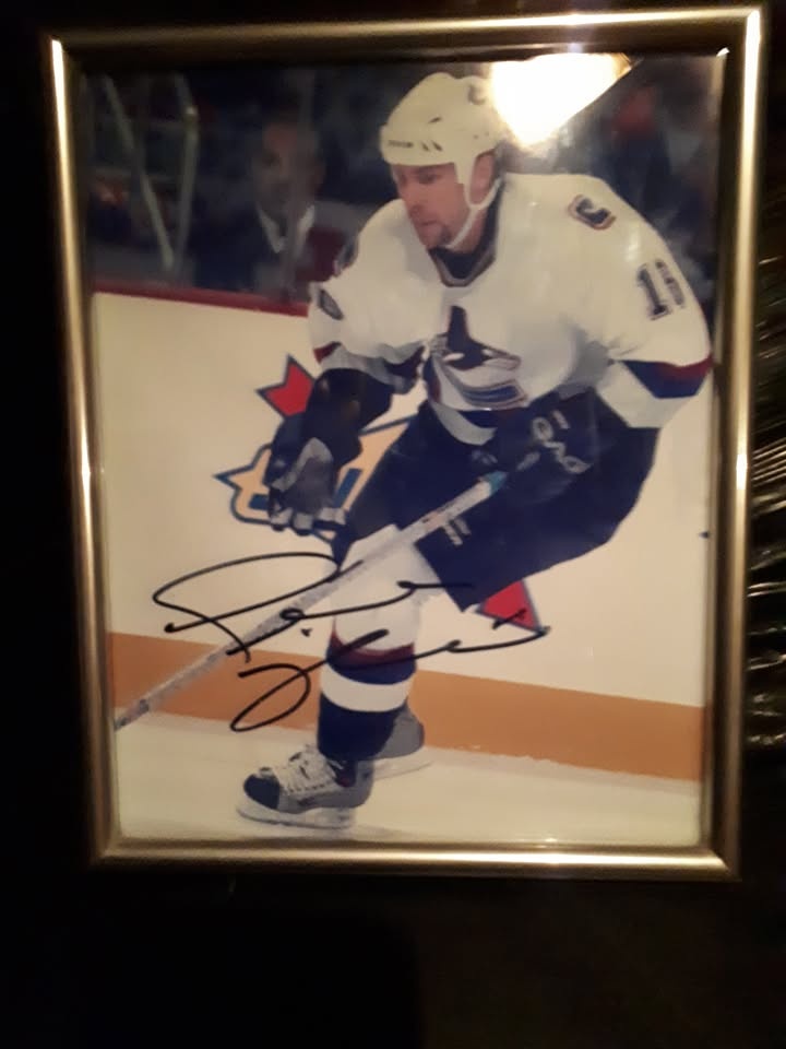 Signed Trevor Linden Photo - 2012 - photo 2