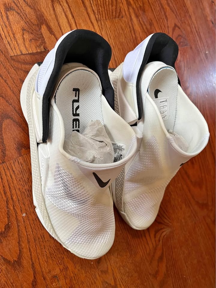 Nike Flyease Shoes - Men's 6 / Women's 7.5 - Brand New