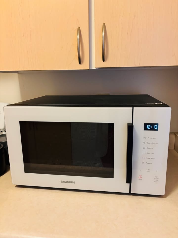 Samsung MS11T5018AE Countertop Microwave - 20 inch - photo 3