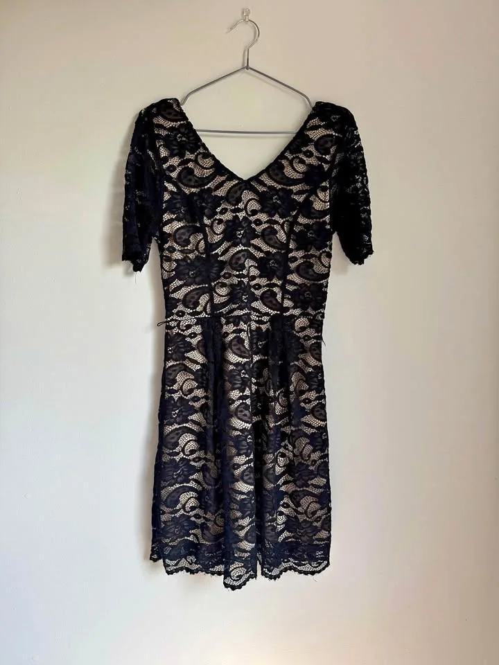 women's black lace dress thumbnail