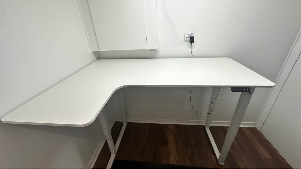 MotionGrey Ergo2 L-Shape Standing Desk - Excellent Condition