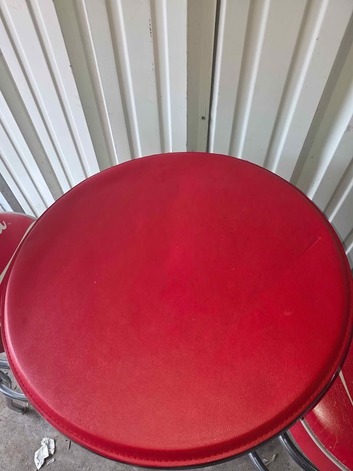 Coca Cola Table and 2 Stools - photo 5