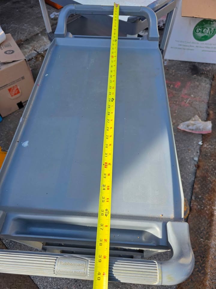 Rubbermaid Service Carts - photo 4