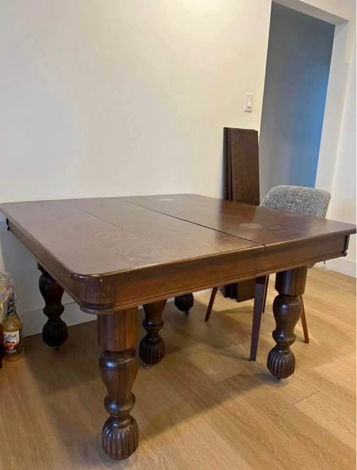 Antique/Vintage Dining Table w/ 3 Leaves