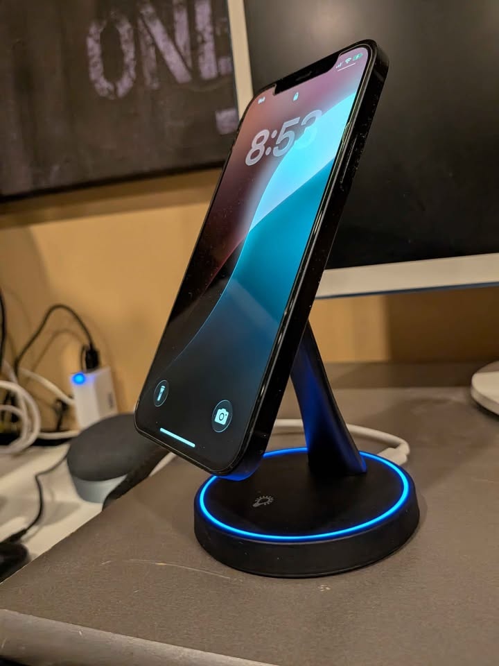 Magnetic Wireless Charger Stand 15W Fast Charger - photo 2