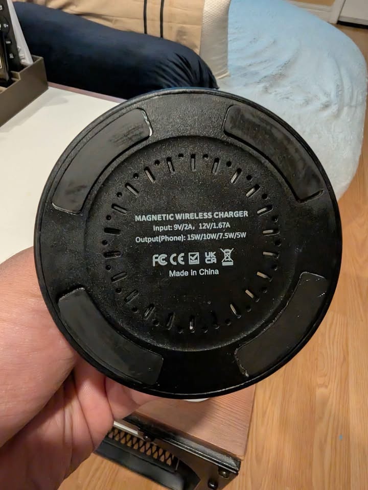 Magnetic Wireless Charger Stand 15W Fast Charger - photo 3