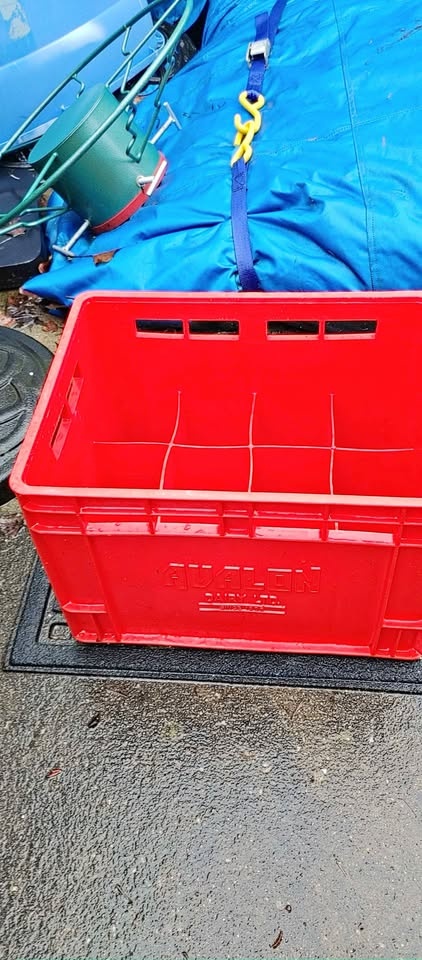 🧡Avalon Dairy Red Crate. Great used condition.