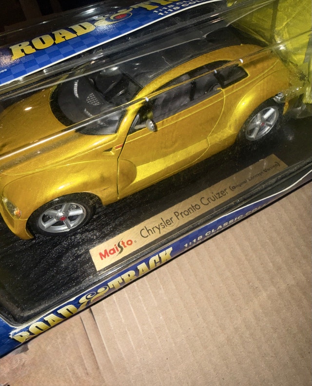 Maisto 1:18 Scale Chrysler Pronto Cruizer