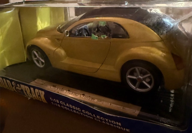 Maisto 1:18 Scale Chrysler Pronto Cruizer - photo 2