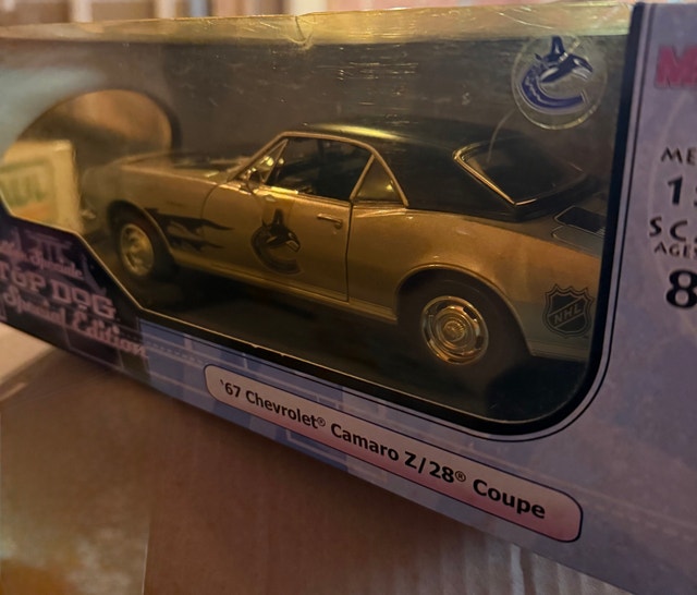 1967 Chevrolet Camaro Z/28 Die-Cast Model - Canucks Edition - photo 3