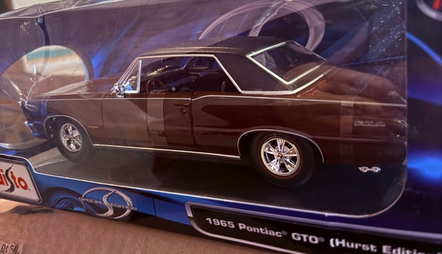 Maisto 1:18 Scale 1965 Pontiac GTO Hurst Edition - photo 2