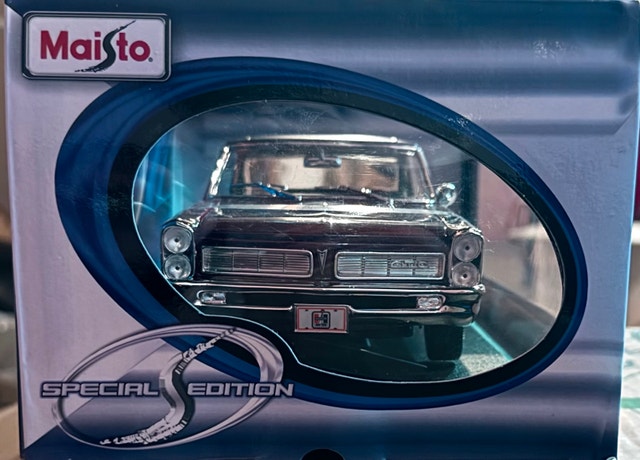 Maisto 1:18 Scale 1965 Pontiac GTO Hurst Edition - photo 3