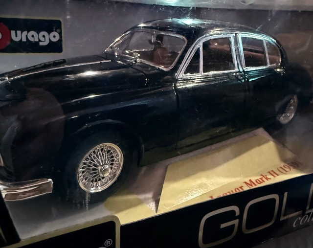 Burago 1:18 Scale 1959 Jaguar Mark II - photo 2