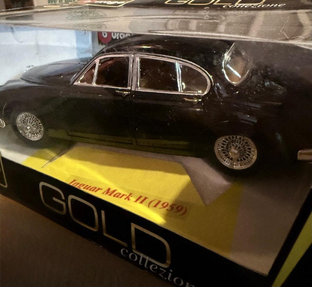 Burago 1:18 Scale 1959 Jaguar Mark II - photo 3